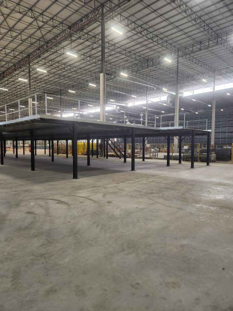 Heavy-duty mezzanine system in fashion sector warehouse.